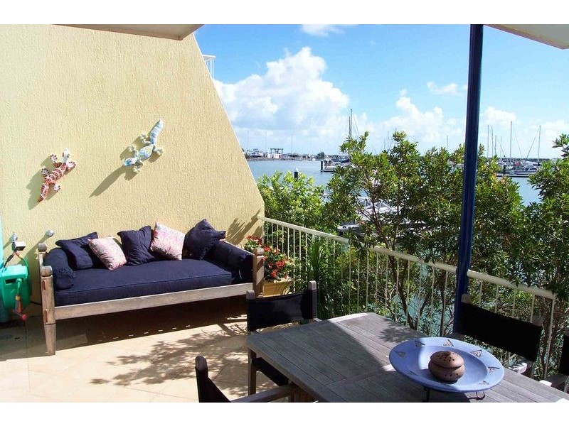 7 Bayside Way, Rosslyn QLD 4703