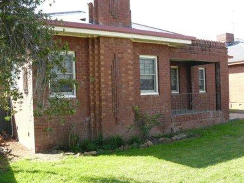4  Rose Street, Parkes NSW 2870
