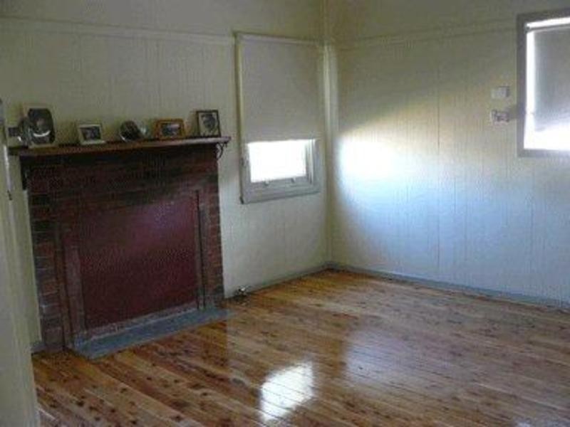 4  Rose Street, Parkes NSW 2870