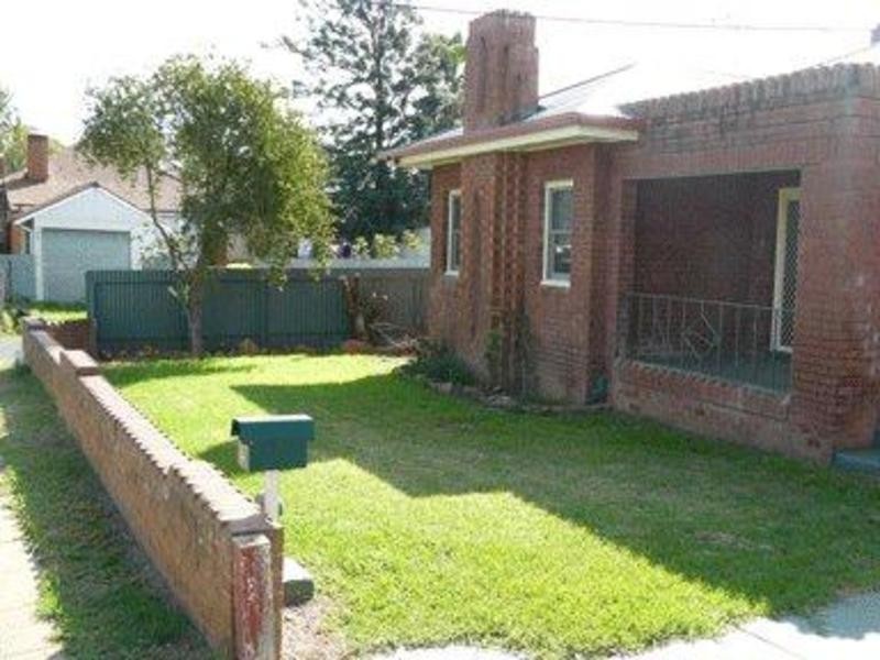 4  Rose Street, Parkes NSW 2870