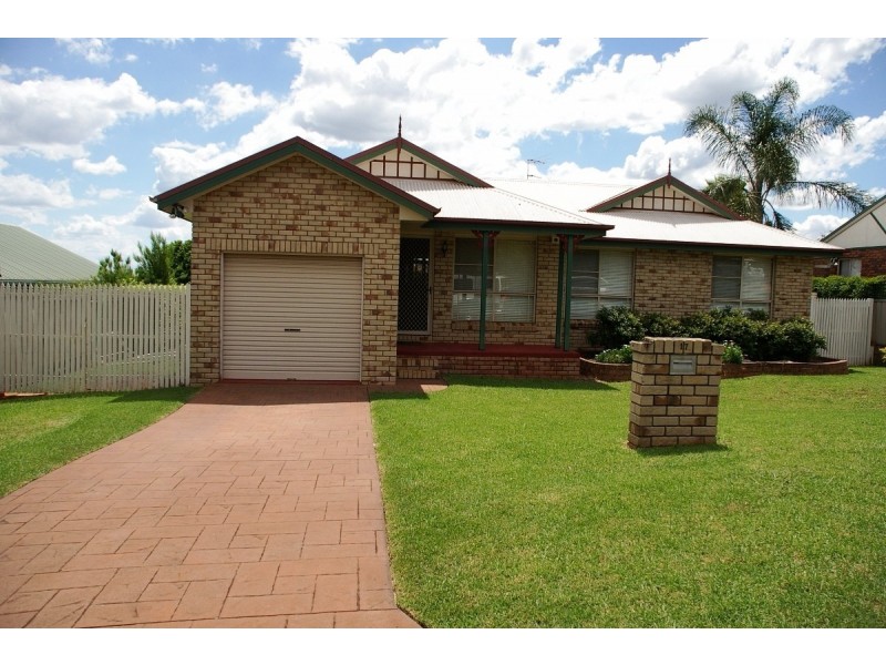 17 Candlebark Court, Glenvale QLD 4350
