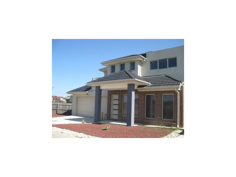 1/11 Victoria Street, Sydenham VIC 3037