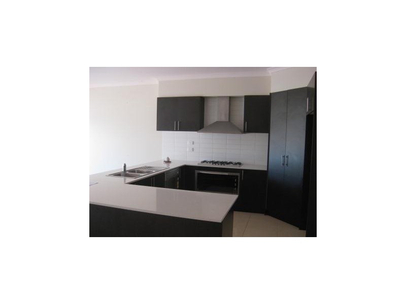 1/11 Victoria Street, Sydenham VIC 3037