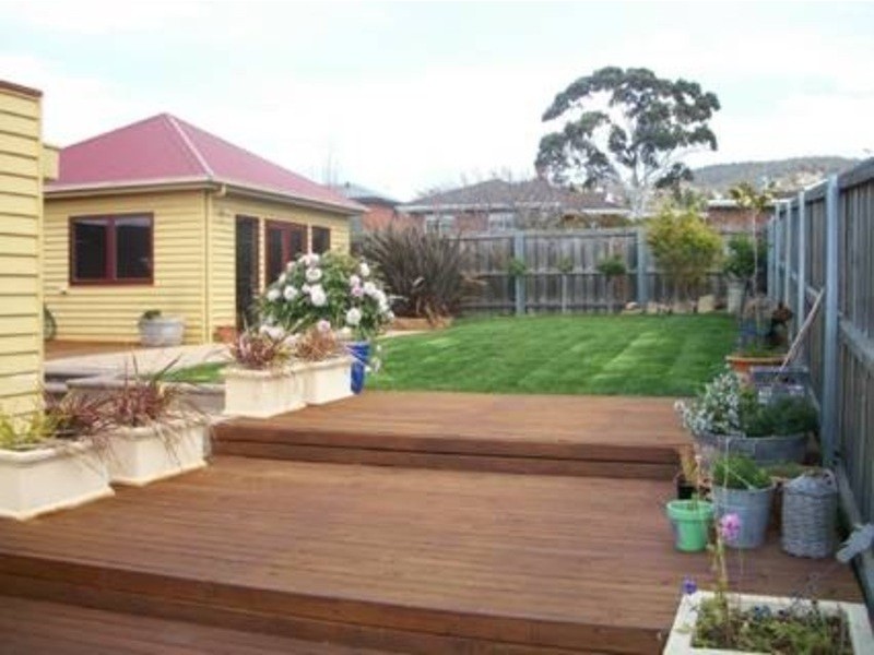 70 PEDDER STREET, New Town TAS 7008