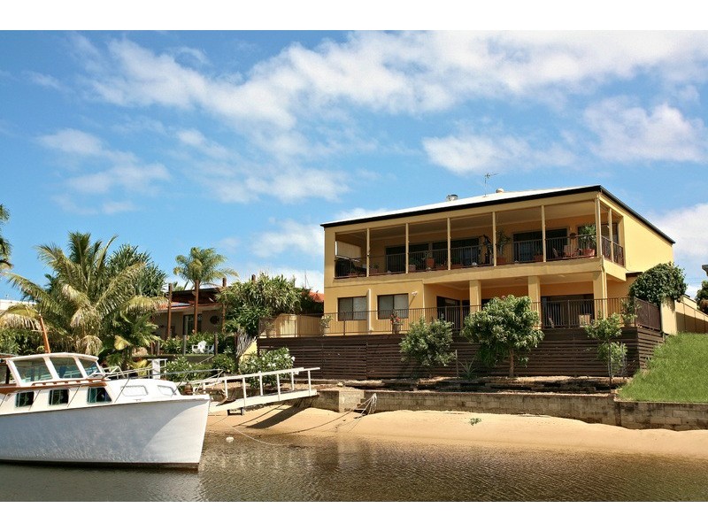 7 Bahia Court, Broadbeach Waters QLD 4218