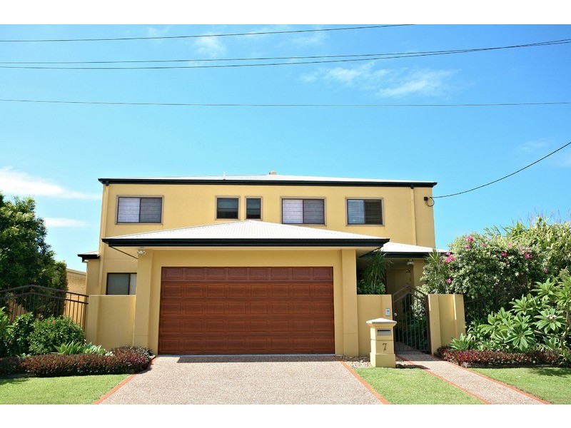 7 Bahia Court, Broadbeach Waters QLD 4218