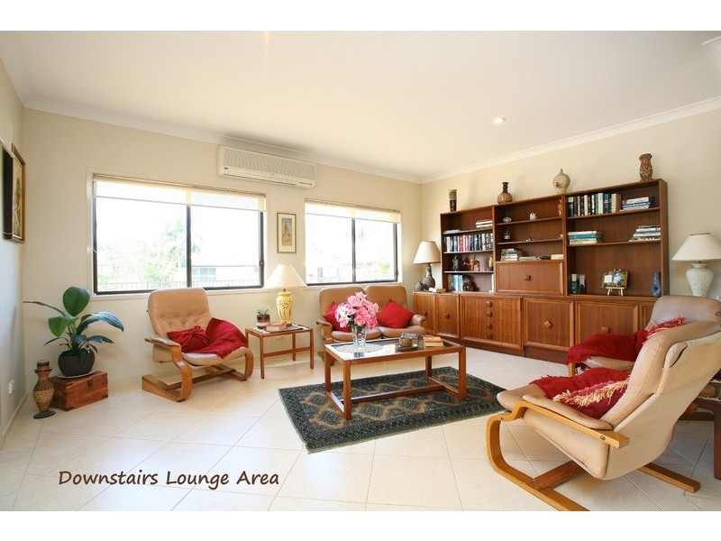 7 Bahia Court, Broadbeach Waters QLD 4218