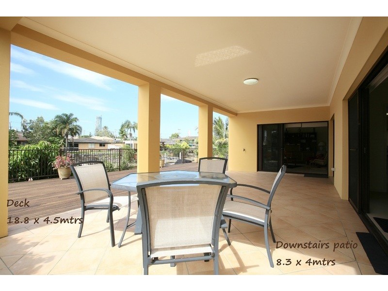 7 Bahia Court, Broadbeach Waters QLD 4218