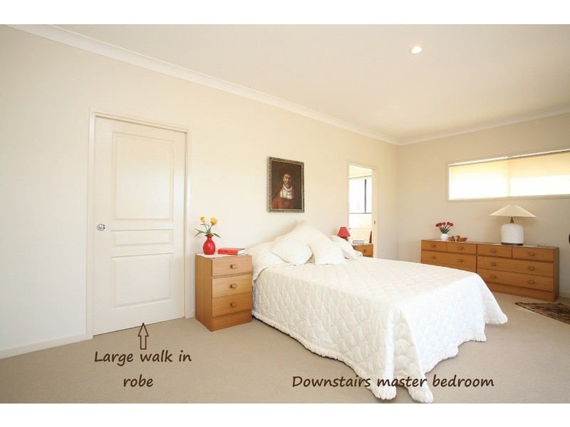 7 Bahia Court, Broadbeach Waters QLD 4218