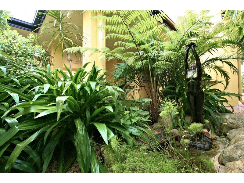 7 Bahia Court, Broadbeach Waters QLD 4218