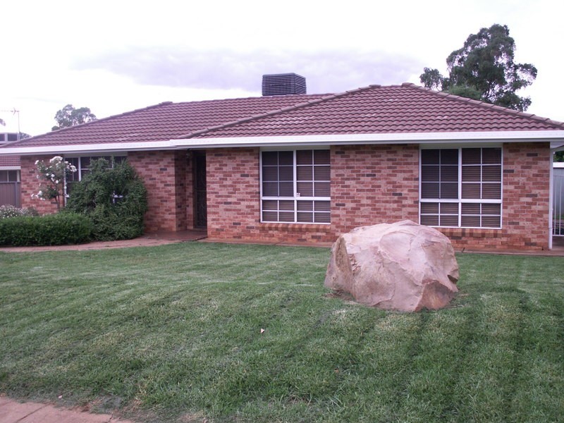 289 Myall St, Dubbo NSW 2830