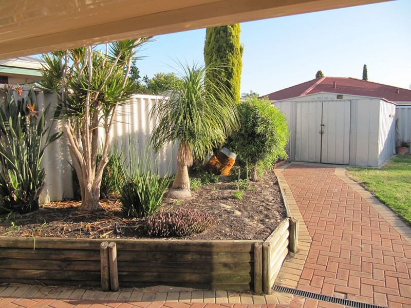 33 Wyperfeld Gardens, Ballajura WA 6066