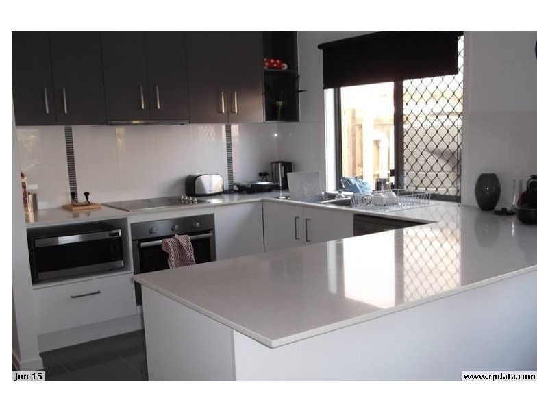 2/6 Napier Terrace, Carina Heights QLD 4152