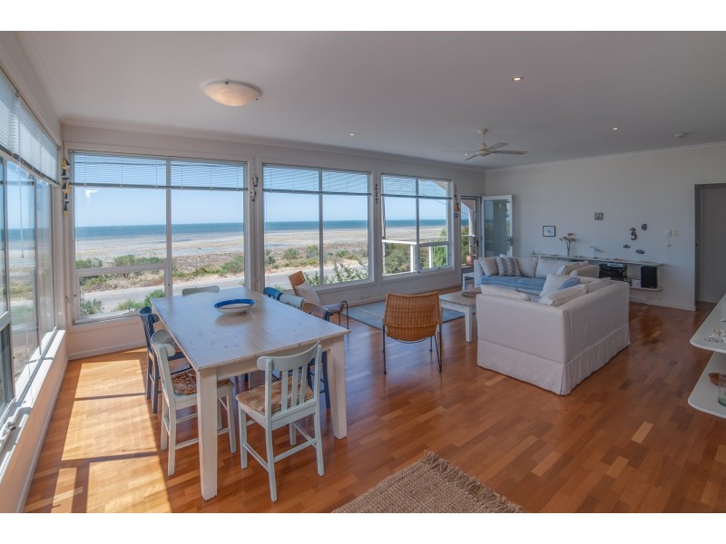 28 Esplanade, Port Vincent SA 5581