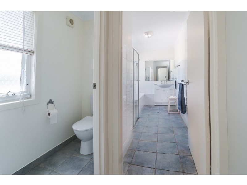 28 Esplanade, Port Vincent SA 5581