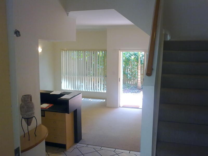 4/10 Broomfield Street, Taringa QLD 4068