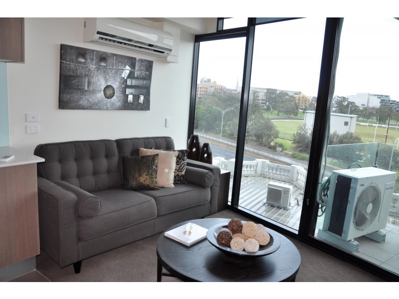 83 Queens Road, Melbourne VIC 3004