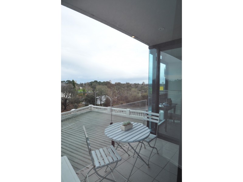 83 Queens Road, Melbourne VIC 3004