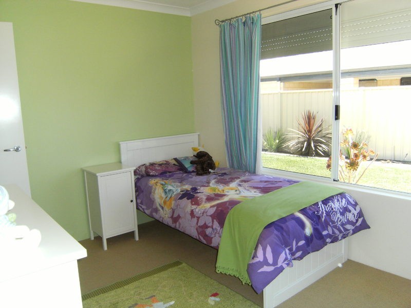 2 Liddell Link, Lakelands WA 6180