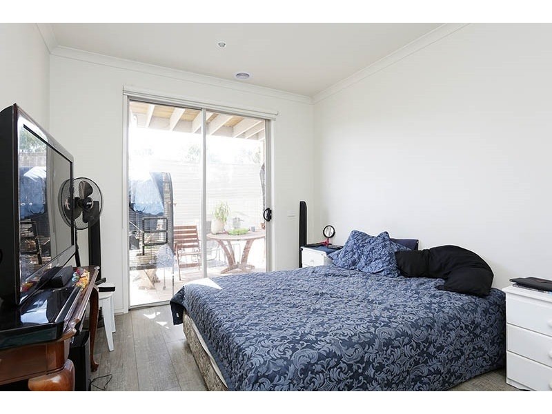 33 Broadbeach Circuit, Point Cook VIC 3030