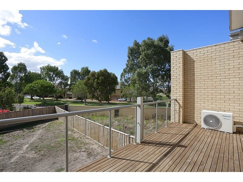 33 Broadbeach Circuit, Point Cook VIC 3030