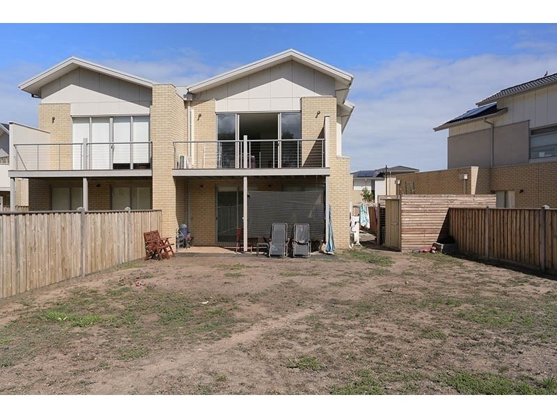 33 Broadbeach Circuit, Point Cook VIC 3030