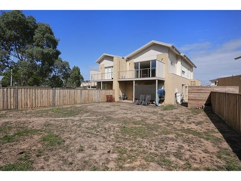 33 Broadbeach Circuit, Point Cook VIC 3030