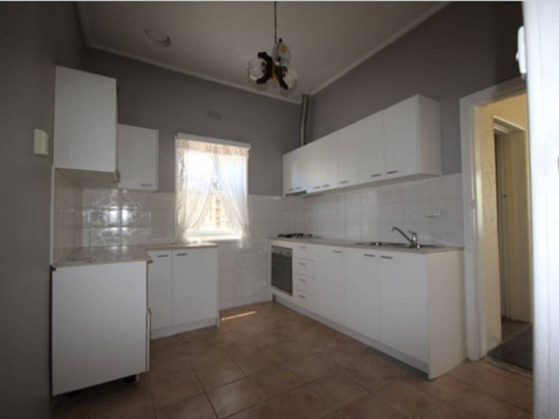 2 Walmer Avenue, St Albans VIC 3021