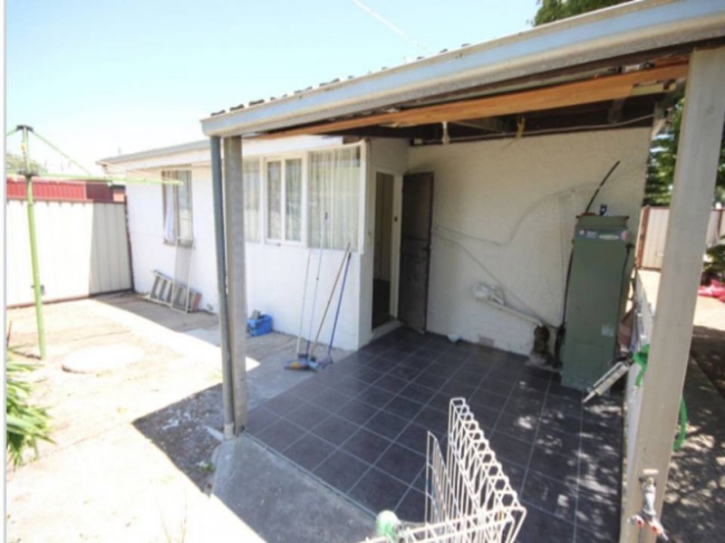 2 Walmer Avenue, St Albans VIC 3021