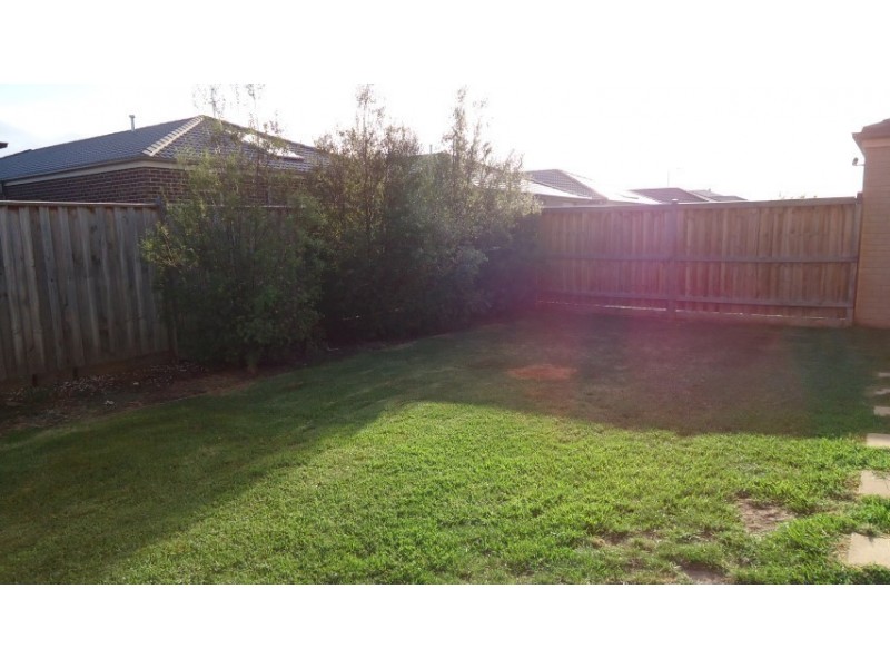 32 Martban Crescent, Point Cook VIC 3030