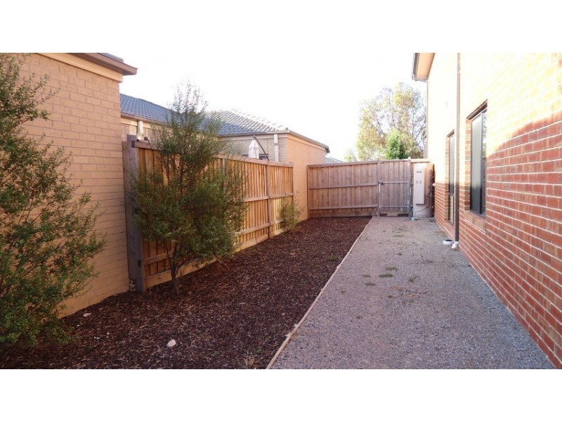 32 Martban Crescent, Point Cook VIC 3030