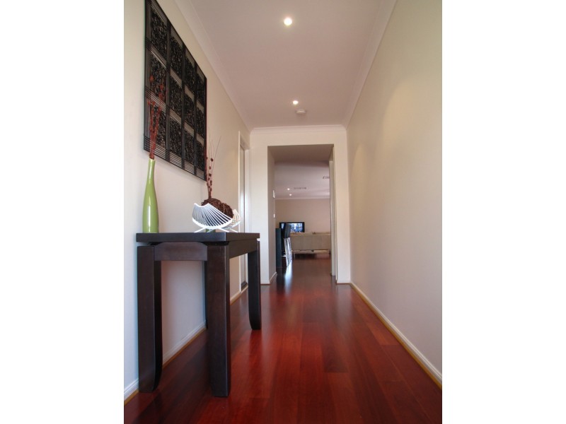 8 Gisborne Way, Caroline Springs VIC 3023