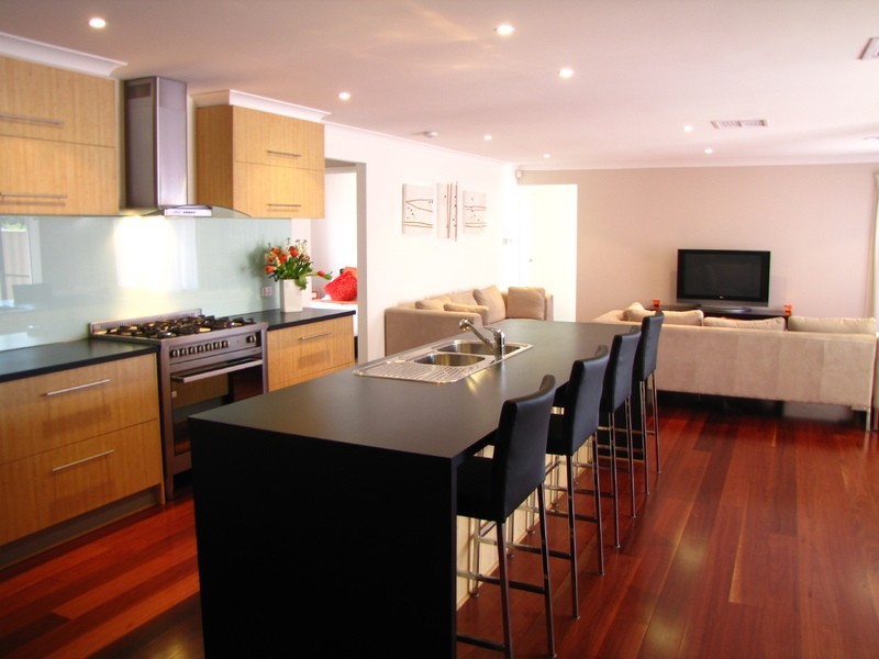 8 Gisborne Way, Caroline Springs VIC 3023