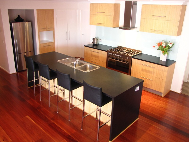 8 Gisborne Way, Caroline Springs VIC 3023