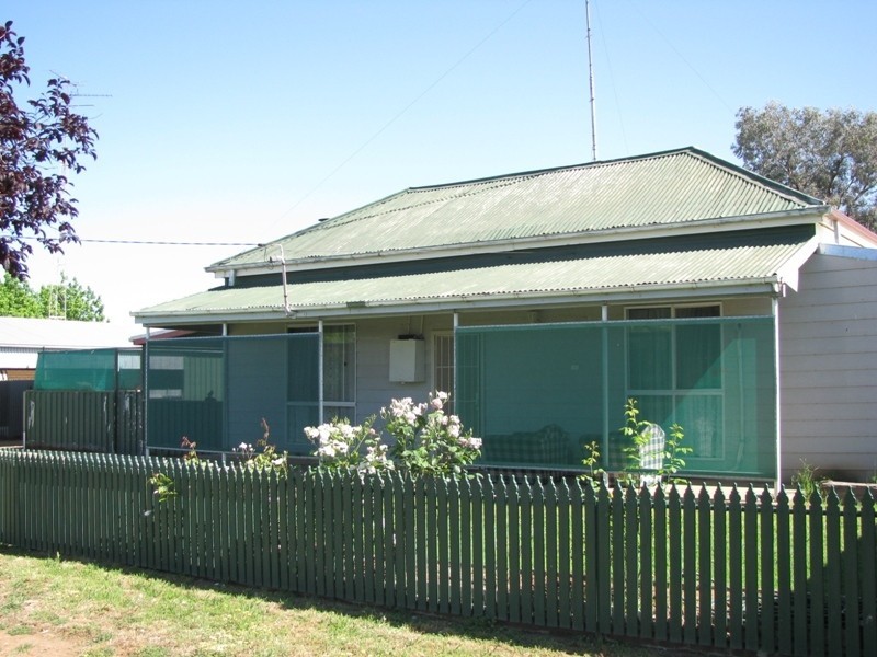 11 Ferrier Street, Lockhart NSW 2656