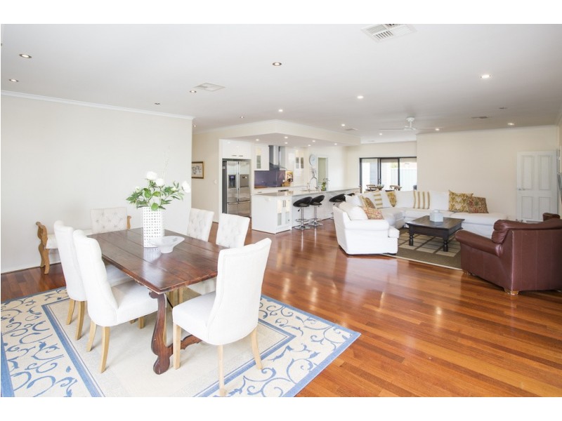 2 Holly Court, Mawson Lakes SA 5095