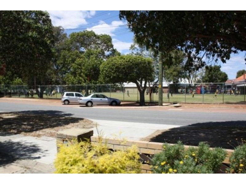 17 Robinson Street, Inglewood WA 6052