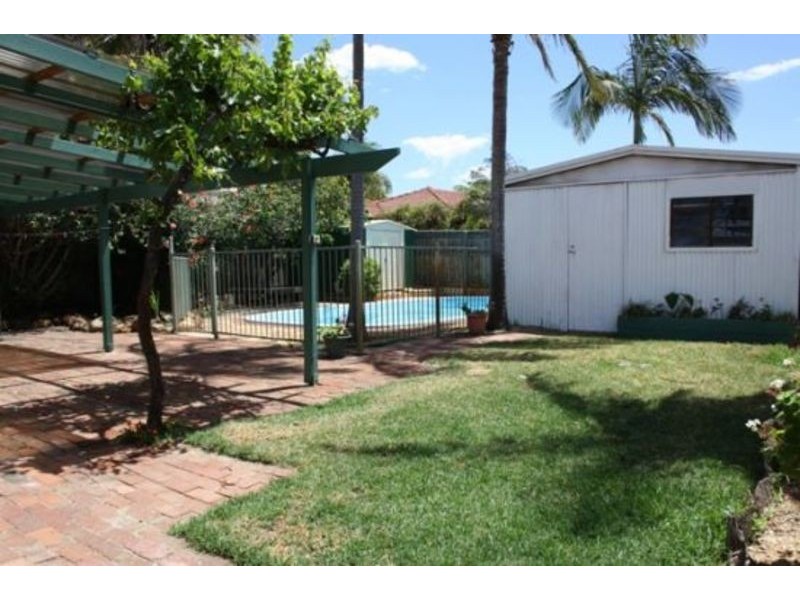 17 Robinson Street, Inglewood WA 6052