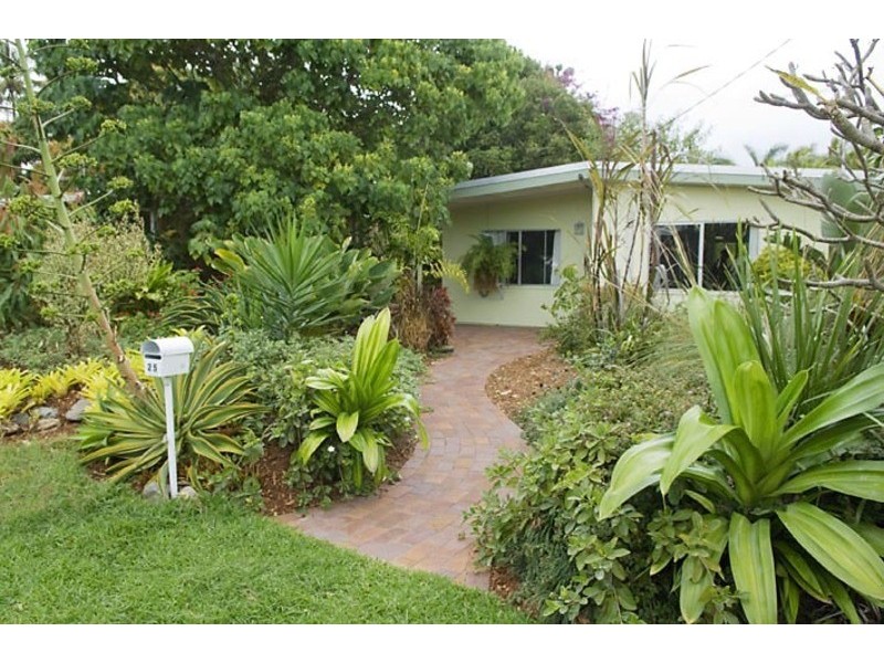 25 Bamboo Street, Holloways Beach QLD 4878
