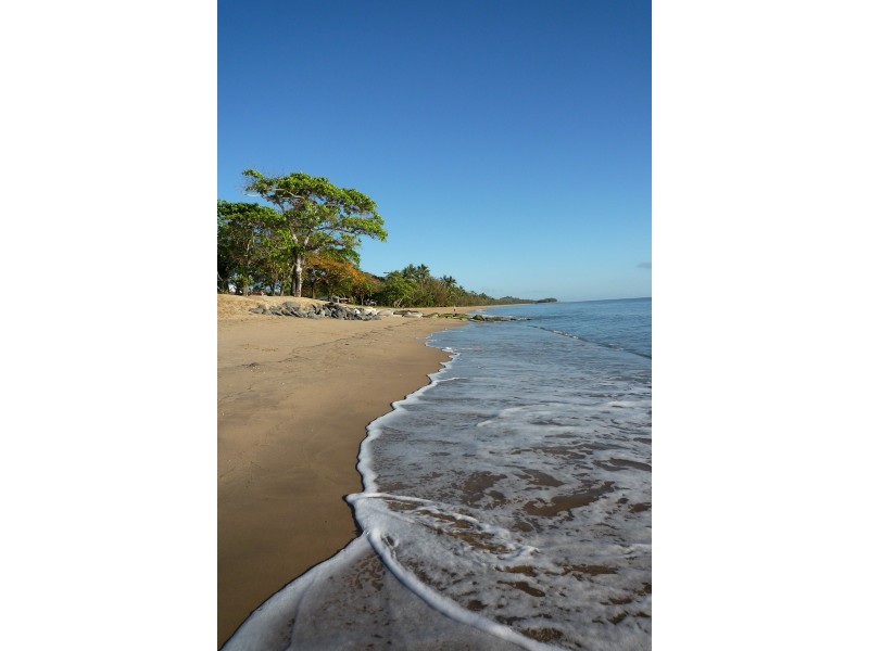25 Bamboo Street, Holloways Beach QLD 4878