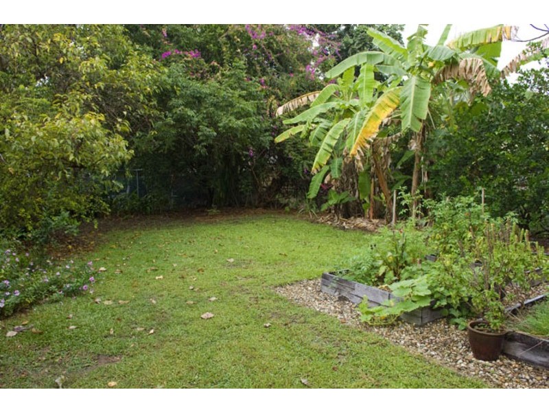 25 Bamboo Street, Holloways Beach QLD 4878