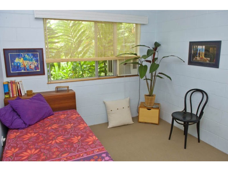 25 Bamboo Street, Holloways Beach QLD 4878