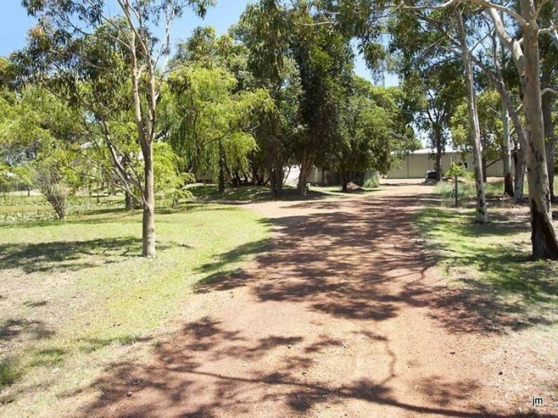 91 Mustang Road, Champion Lakes WA 6111