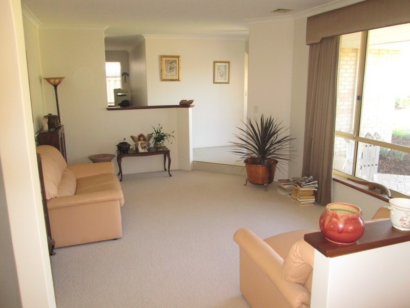 69 Castlegate Way, Woodvale WA 6026