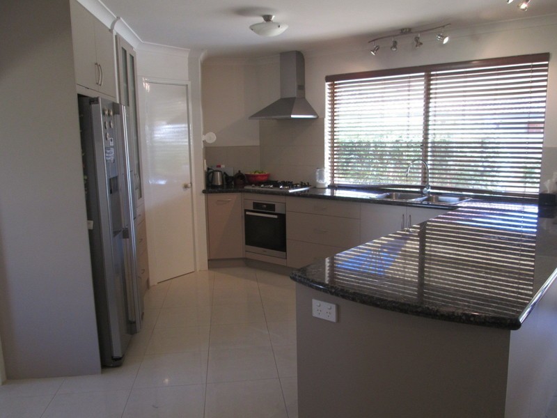 69 Castlegate Way, Woodvale WA 6026