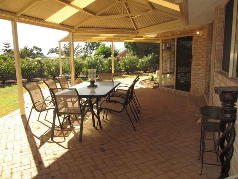 69 Castlegate Way, Woodvale WA 6026