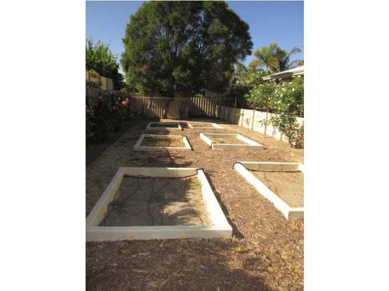 69 Castlegate Way, Woodvale WA 6026