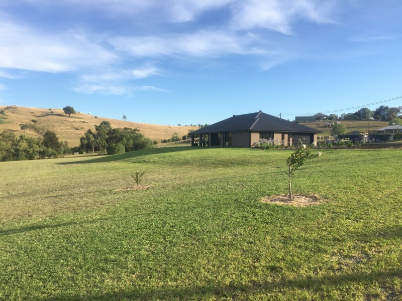 8 Lighthorse Parade, Glenbawn NSW 2337