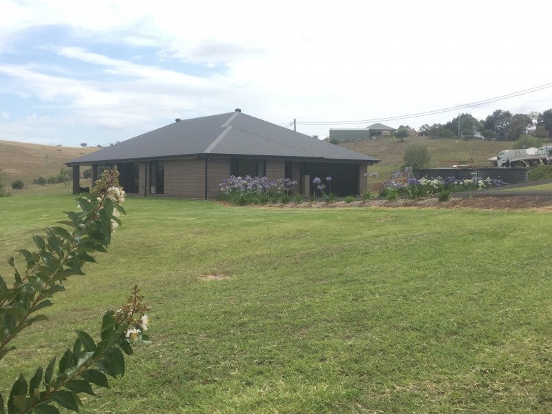 8 Lighthorse Parade, Glenbawn NSW 2337