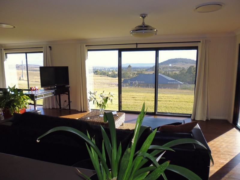 8 Lighthorse Parade, Glenbawn NSW 2337